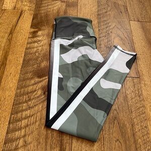 Playground Woman’s Camo Leggings Size XS